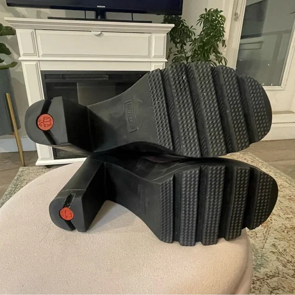 NWOT Hunter Heeled Chelsea Rain Ankle Boots in Black and Purple - Picture 8 of 8